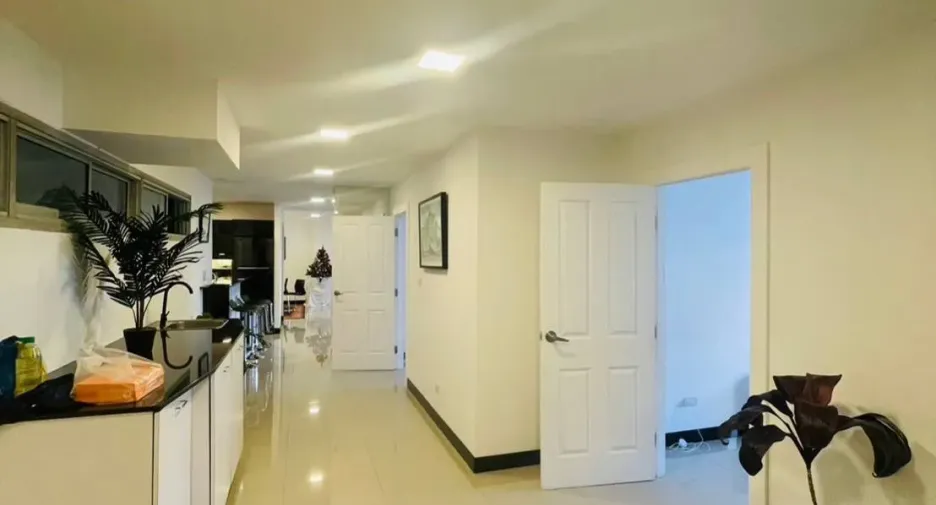 For sale 4 bed office in Mueang Chiang Rai, Chiang Rai