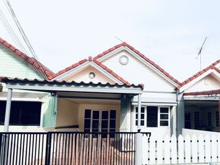For sale 2 bed townhouse in Mueang Phitsanulok, Phitsanulok