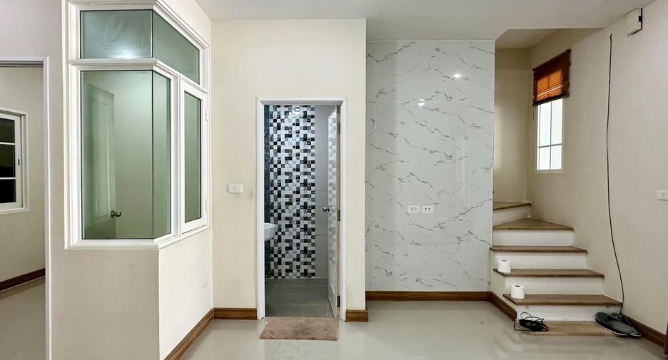 For sale 4 Beds townhouse in Mueang Nonthaburi, Nonthaburi