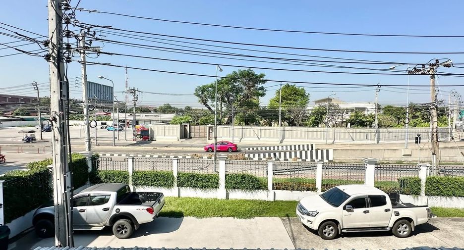 For sale 4 Beds townhouse in Mueang Nonthaburi, Nonthaburi