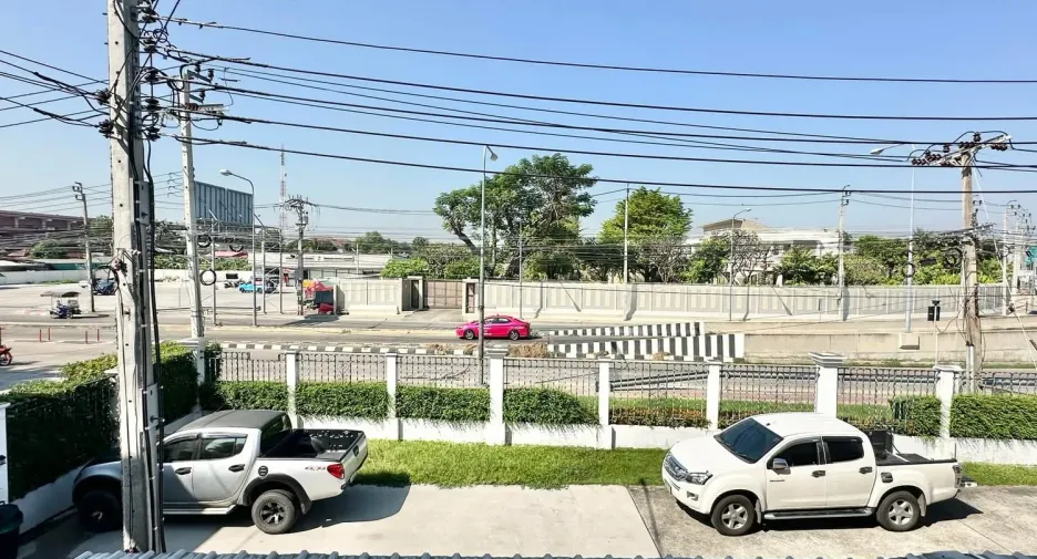 For sale 4 bed townhouse in Mueang Nonthaburi, Nonthaburi