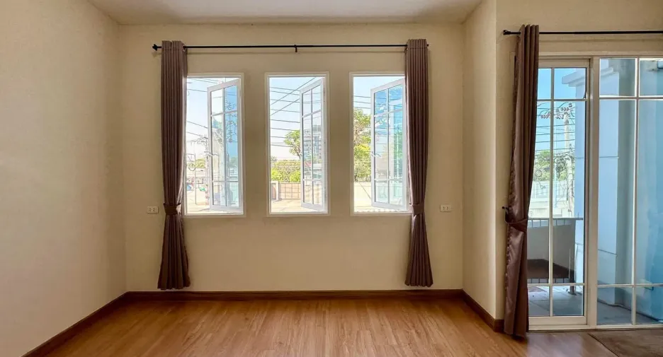 For sale 4 Beds townhouse in Mueang Nonthaburi, Nonthaburi