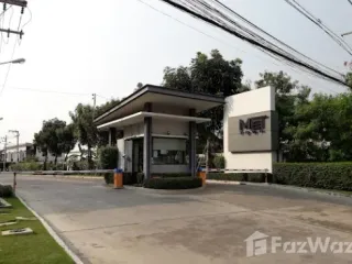 For rent 3 bed townhouse in Mueang Pathum Thani, Pathum Thani