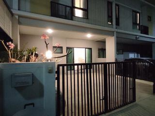 For rent 4 bed townhouse in Lat Lum Kaeo, Pathum Thani