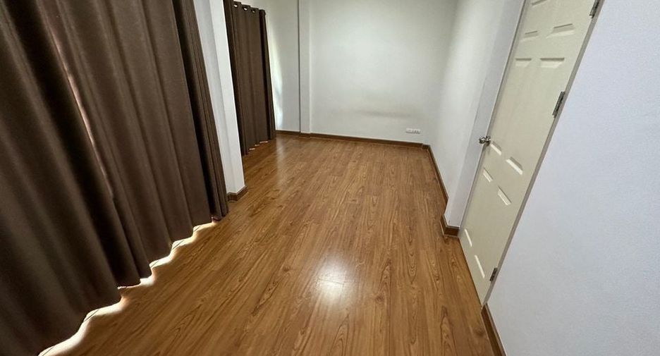 For sale 2 bed townhouse in Lam Luk Ka, Pathum Thani