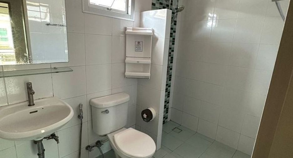 For sale 2 bed townhouse in Lam Luk Ka, Pathum Thani