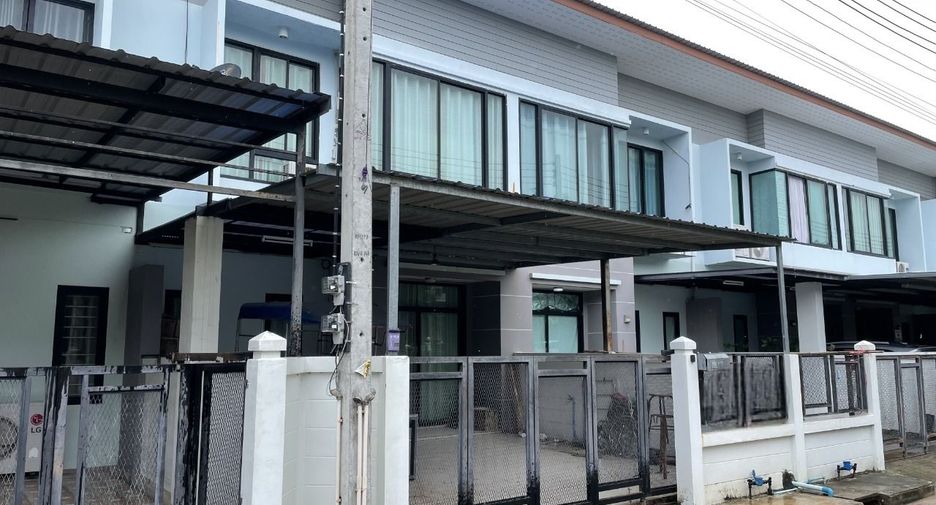 For sale 3 bed townhouse in Mueang Sisaket, Sisaket