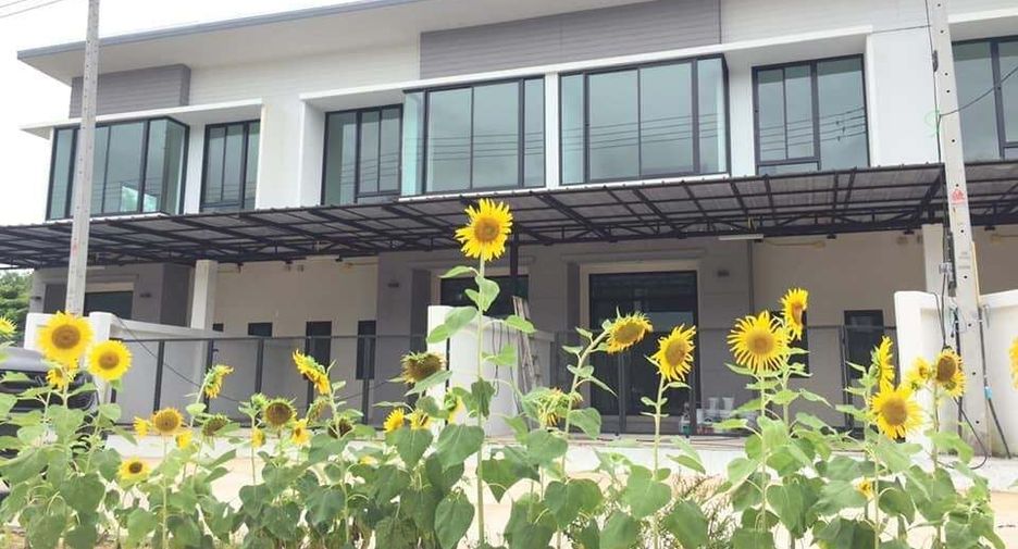 For sale 3 bed townhouse in Mueang Sisaket, Sisaket