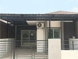 For rent 2 bed townhouse in Si Maha Phot, Prachin Buri