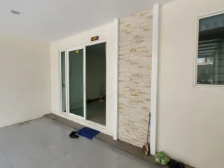For sale 4 bed townhouse in Mueang Samut Sakhon, Samut Sakhon