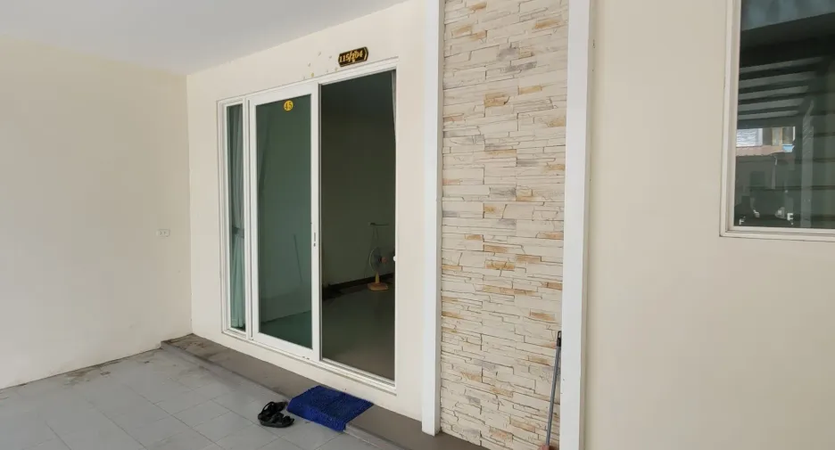 For sale 4 bed townhouse in Mueang Samut Sakhon, Samut Sakhon