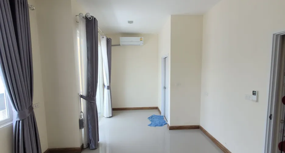 For sale 4 bed townhouse in Mueang Samut Sakhon, Samut Sakhon