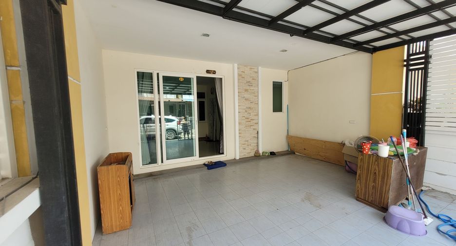 For sale 4 bed townhouse in Mueang Samut Sakhon, Samut Sakhon