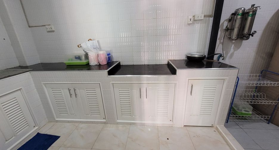 For sale 4 bed townhouse in Mueang Samut Sakhon, Samut Sakhon