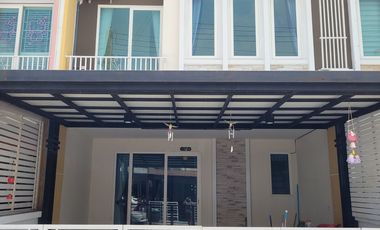For sale 4 bed townhouse in Mueang Samut Sakhon, Samut Sakhon