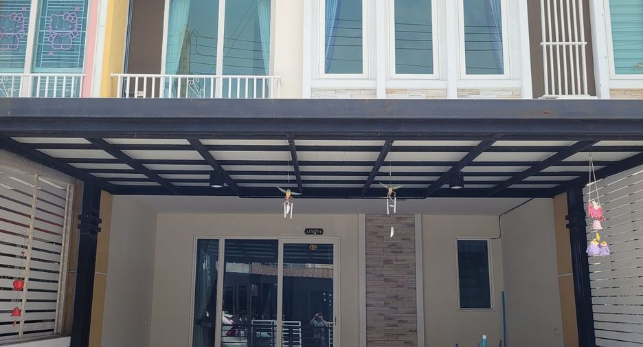 For sale 4 bed townhouse in Mueang Samut Sakhon, Samut Sakhon