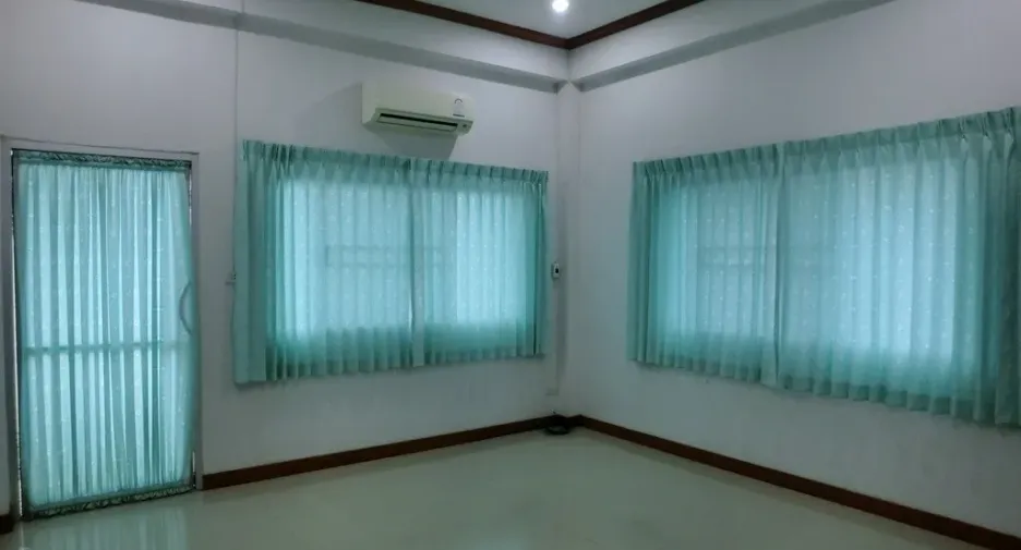 For sale 3 bed townhouse in Mueang Sakon Nakhon, Sakon Nakhon