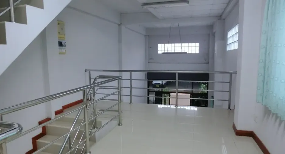 For sale 3 bed townhouse in Mueang Sakon Nakhon, Sakon Nakhon