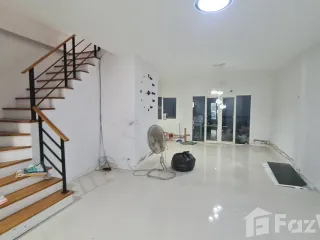 For rent 3 bed townhouse in Mueang Pathum Thani, Pathum Thani