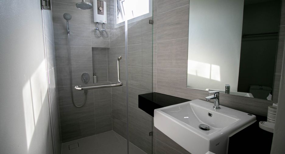 For rent 3 Beds condo in Klaeng, Rayong