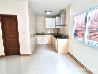 For sale 4 bed townhouse in Mueang Udon Thani, Udon Thani