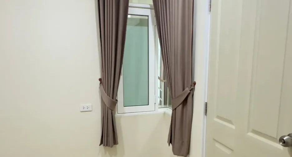 For sale 3 bed townhouse in Mueang Samut Sakhon, Samut Sakhon