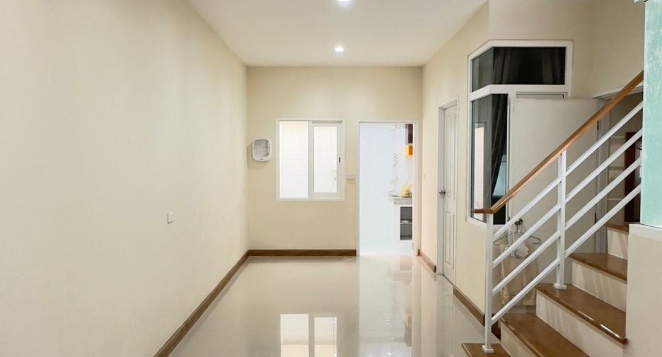 For sale 3 bed townhouse in Mueang Samut Sakhon, Samut Sakhon