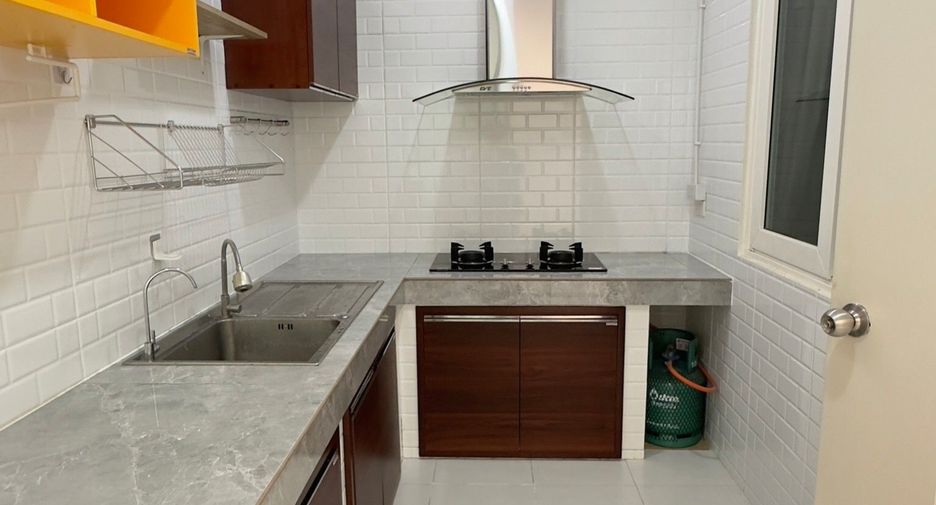 For sale 3 bed townhouse in Mueang Samut Sakhon, Samut Sakhon