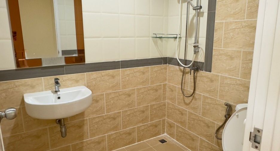 For sale 3 bed townhouse in Mueang Samut Sakhon, Samut Sakhon