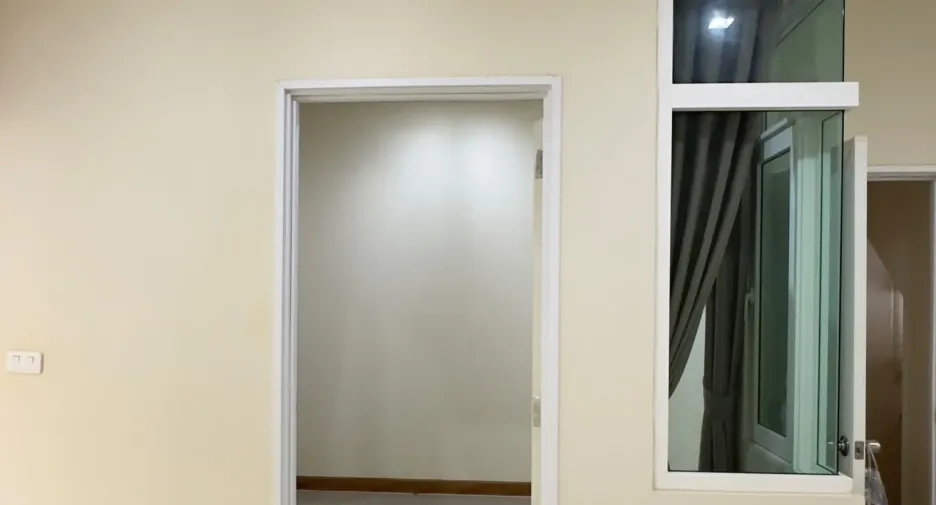 For sale 3 bed townhouse in Mueang Samut Sakhon, Samut Sakhon