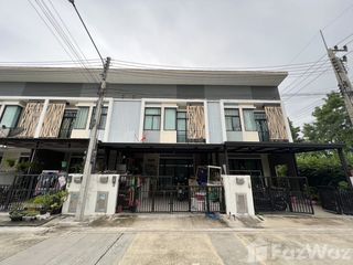 For sale 4 Beds townhouse in Lam Luk Ka, Pathum Thani