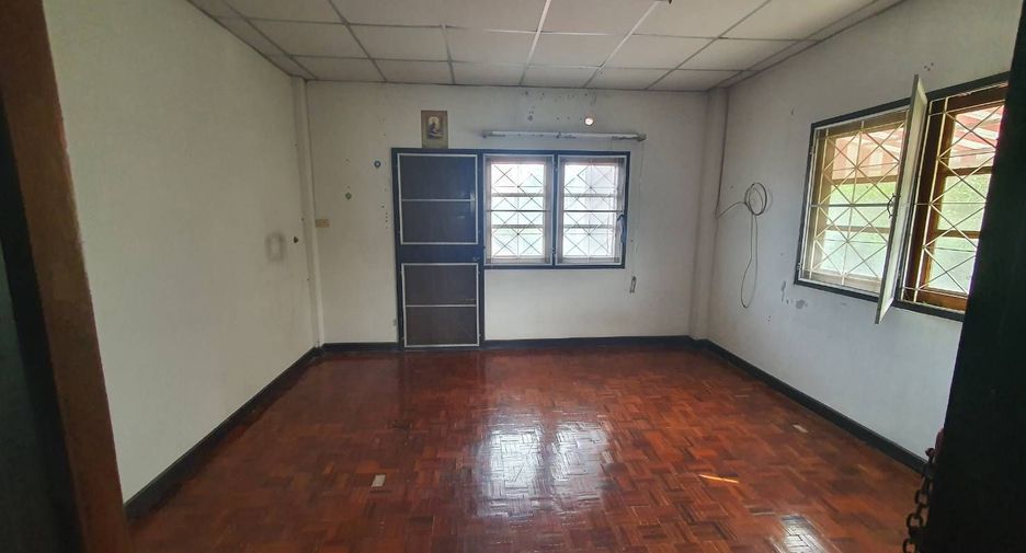 For sale 2 bed townhouse in Mueang Suphanburi, Suphan Buri