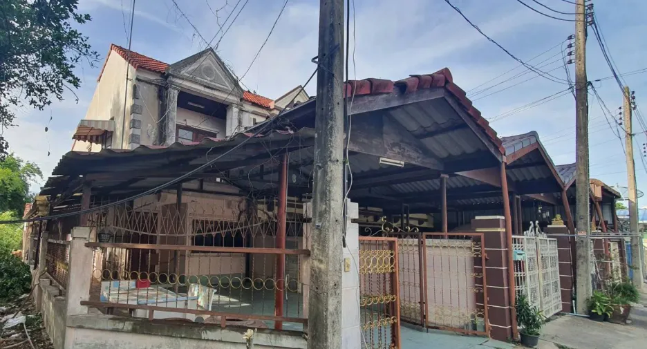 For sale 2 bed townhouse in Mueang Suphanburi, Suphan Buri