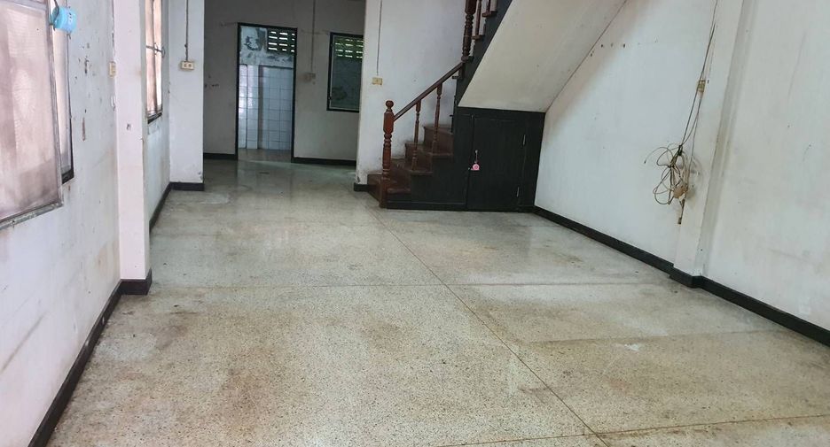 For sale 2 bed townhouse in Mueang Suphanburi, Suphan Buri