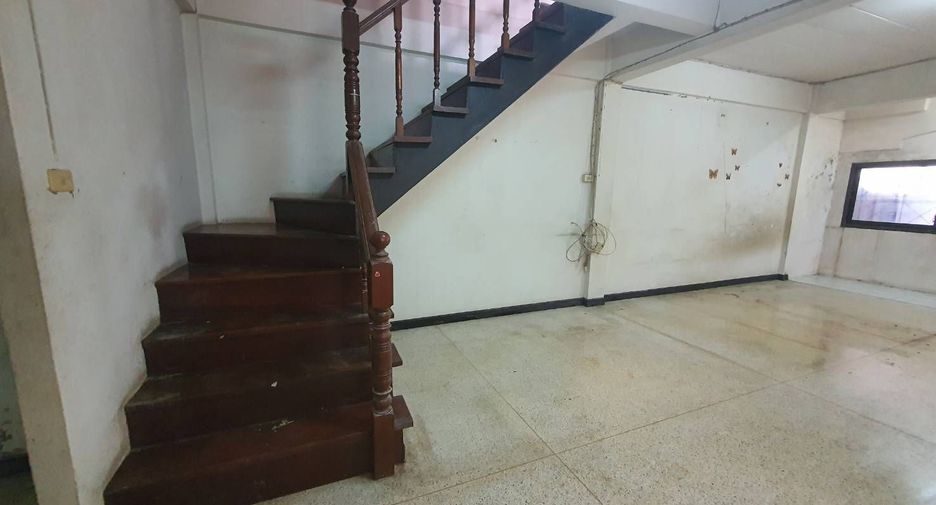 For sale 2 bed townhouse in Mueang Suphanburi, Suphan Buri