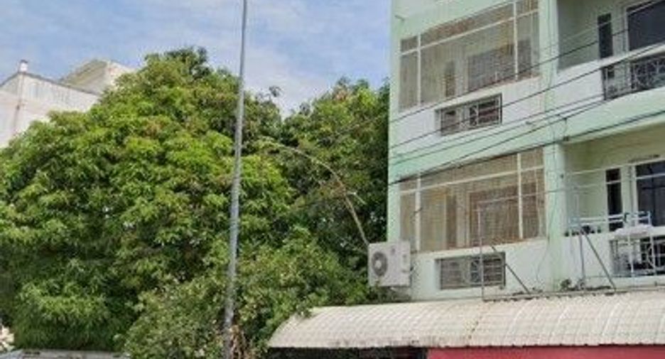 For rent 6 bed townhouse in Mueang Nakhon Sawan, Nakhon Sawan