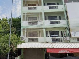 For rent 6 bed townhouse in Mueang Nakhon Sawan, Nakhon Sawan