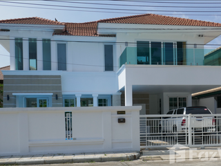 For rent 4 bed villa in Lam Luk Ka, Pathum Thani