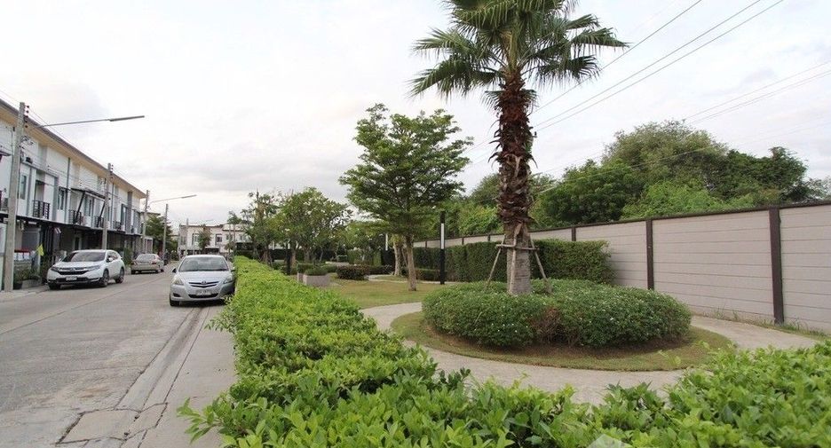 For sale 3 bed townhouse in Mueang Nakhon Pathom, Nakhon Pathom