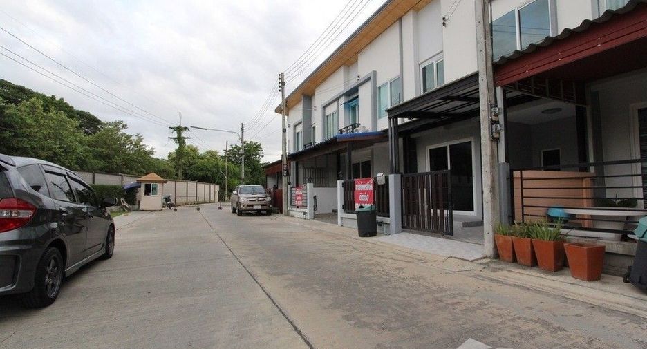 For sale 3 bed townhouse in Mueang Nakhon Pathom, Nakhon Pathom