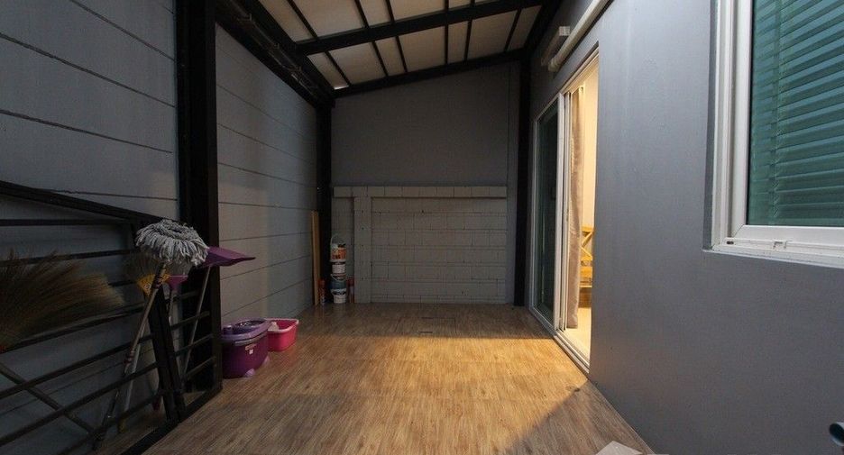 For sale 3 bed townhouse in Mueang Nakhon Pathom, Nakhon Pathom