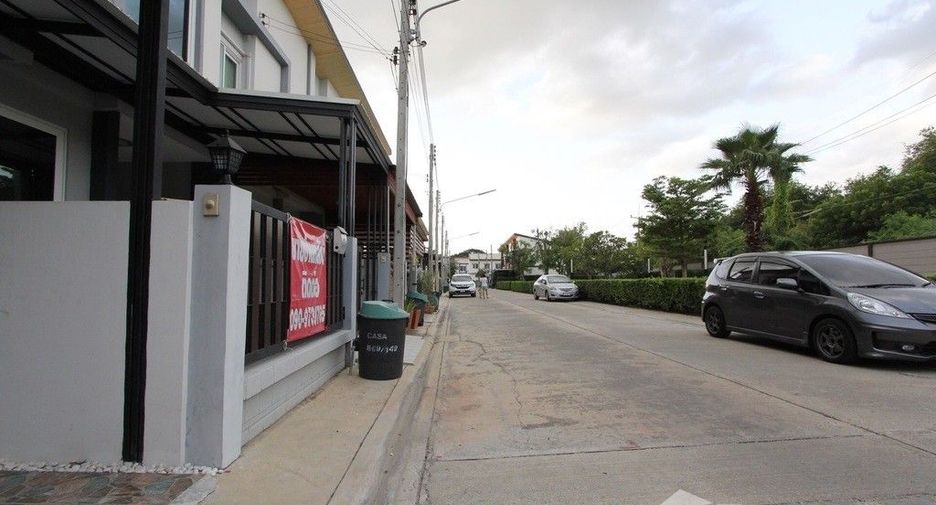 For sale 3 bed townhouse in Mueang Nakhon Pathom, Nakhon Pathom
