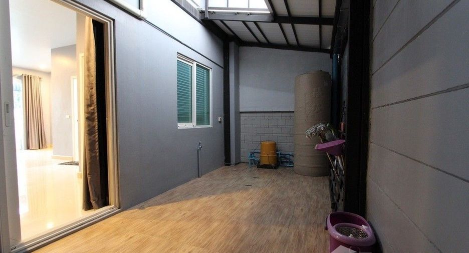 For sale 3 bed townhouse in Mueang Nakhon Pathom, Nakhon Pathom