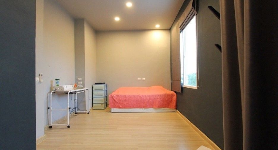 For sale 3 bed townhouse in Mueang Nakhon Pathom, Nakhon Pathom