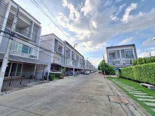 For sale 3 bed townhouse in Bang Khae, Bangkok
