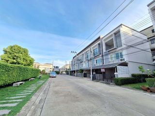 For sale 3 bed townhouse in Bang Khae, Bangkok