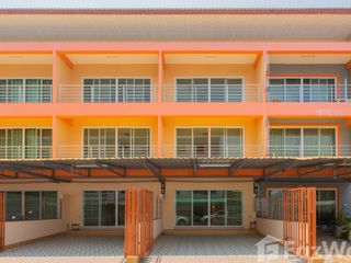 For sale 4 bed townhouse in Mueang Phrae, Phrae