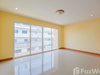 For sale 4 bed townhouse in Mueang Phrae, Phrae