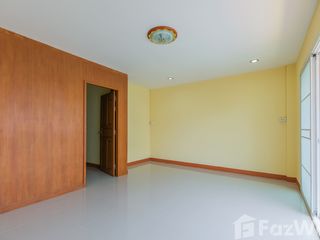 For sale 4 bed townhouse in Mueang Phrae, Phrae