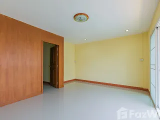 For sale 4 bed townhouse in Mueang Phrae, Phrae